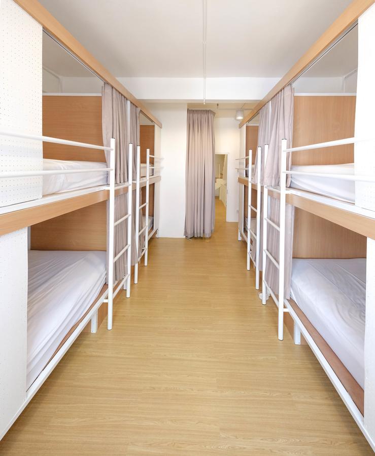 Simple To Sleep Hostel Bangkok Luaran gambar